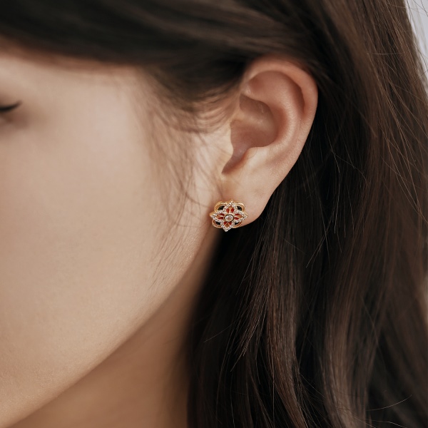 S925纯银白色圆锆微镶四叶草花朵造型红色黑色滴胶点缀简约轻奢精致耳钉