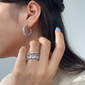 「棱镜 Prism 系列」S925纯银白色长方形锆石圆圈耳环