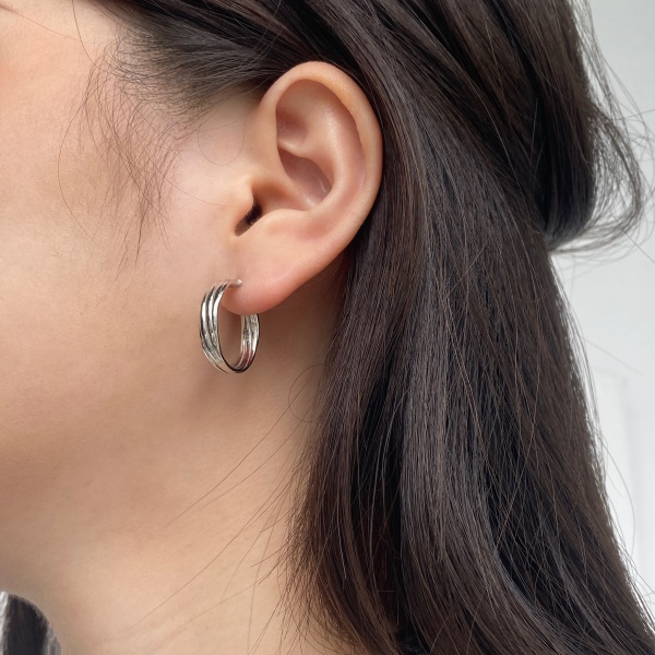 S925纯银简约圆形开口圆圈宽面条纹光面设计耳环
