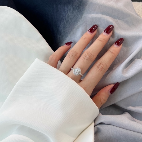 「格调 Stylish 系列」S925纯银白色椭圆形主石白色圆锆镶嵌简约小众设计轻奢时尚戒指