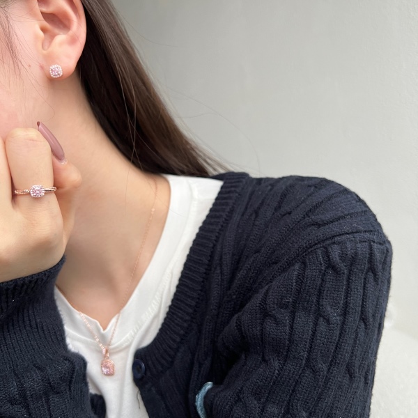 「莹光 Dazzling系列」S925纯银粉色肥方形冰花切锆石黄色小圆锆镶嵌精致小巧爆闪小方糖耳钉