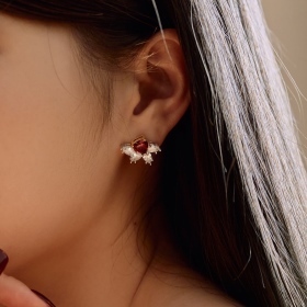 「格调 Stylish 系列」S925纯银红色心形爱心白色梨形水滴形锆石镶嵌左右边简约设计时尚耳环