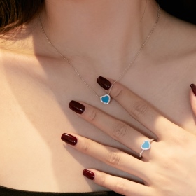 S925纯银白色圆锆镶嵌蓝色爱心心形玛瑙在小众设计简约时尚项链