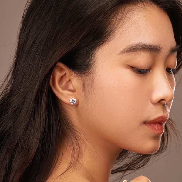 跨境爆款S925纯银时尚闪亮白色圆形主石耳钉精致小巧